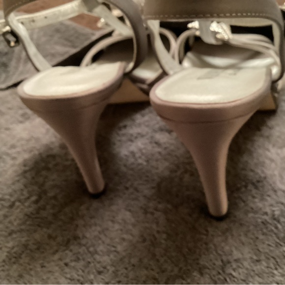 NIB VANELI Pewter Satin Embellished Adjustable Slingback 3” Heel in 8 NARROW - Picture 6 of 9